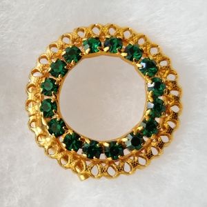 Vintage Green Rhinestone Goldtone Wreath Pin Brooch